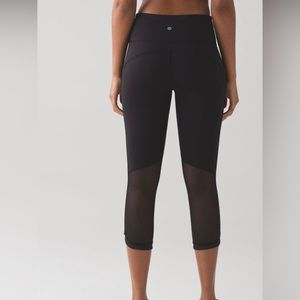 lululemon Hit It 21” Crop Black Size 4 NWT